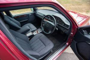Bild 9/28 von Mercedes-Benz E 320 T (1993)