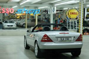 Immagine 42/50 di Mercedes-Benz SLK 230 Kompressor (1996)