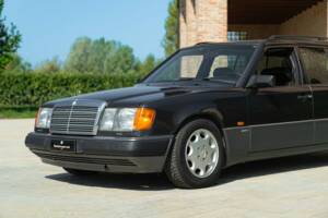 Immagine 19/44 di Mercedes-Benz 200 TE (1992)