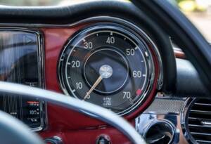 Image 24/33 of Mercedes-Benz 280 SL (1970)