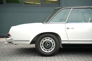 Image 23/50 de Mercedes-Benz 280 SL (1968)