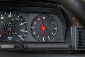 Image 16/50 of Mercedes-Benz 190 D (1984)
