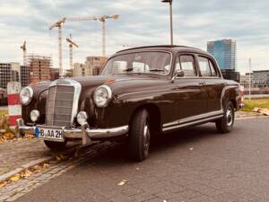 Image 10/43 of Mercedes-Benz 220 S (1956)