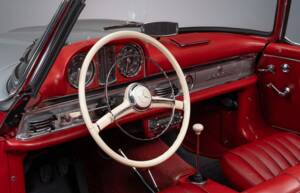 Image 33/47 of Mercedes-Benz 300 SL Roadster (1963)