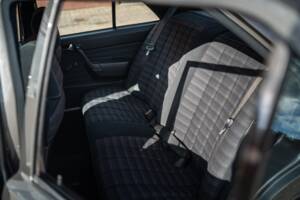 Immagine 42/73 di Mercedes-Benz 190 D 2.5 (1990)