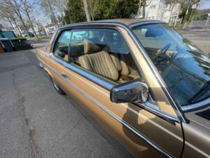 Image 13/20 de Mercedes-Benz 280 CE (1981)