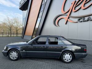 Bild 4/36 von Mercedes-Benz 500 E (1991)