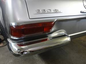 Afbeelding 15/42 van Mercedes-Benz 230 SL (1964)