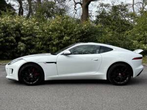 Image 18/50 of Jaguar F-Type (2014)