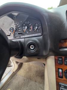 Image 63/103 de Mercedes-Benz 300 SE (1991)
