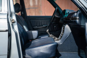 Image 30/38 of Mercedes-Benz 300 D (1981)
