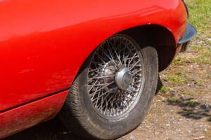 Image 17/50 de Jaguar Type E (2+2) (1969)