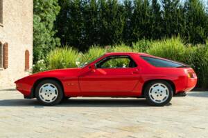 Image 5/50 of Porsche 928 S (1984)