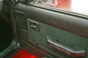 Image 25/33 of Peugeot 205 GTi 1.9 (1993)