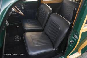 Image 14/17 of Morris Minor 1000 Traveller (1971)