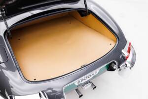 Image 30/32 of Jaguar E-Type 3.8 (1961)
