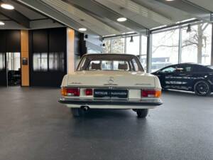 Image 10/21 of Mercedes-Benz 200 (1972)