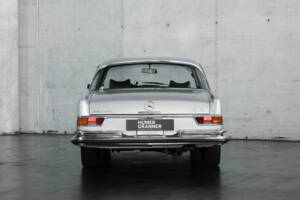 Image 12/49 de Mercedes-Benz 280 SE (1970)