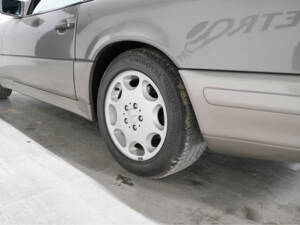 Imagen 9/21 de Mercedes-Benz SL 500 (1994)