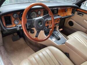 Image 24/27 of Jaguar Sovereign H.E. V12 (1984)