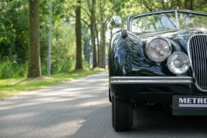 Image 41/50 of Jaguar XK 120 DHC (1953)