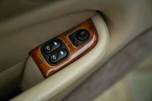 Bild 40/50 von Jaguar XK8 4.0 (2006)