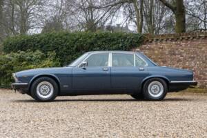 Image 45/50 of Jaguar XJ 12 (1987)
