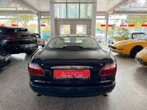 Image 27/35 of Jaguar XK8 4.0 (2002)