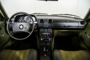 Image 7/50 of Mercedes-Benz 240 TD (1982)