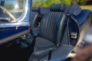 Image 30/50 de Jaguar E-Type (1969)