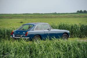Image 33/40 of MG MGB GT V8 (1973)