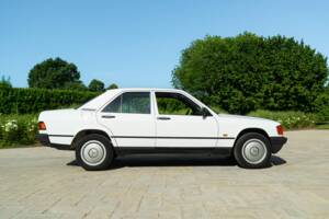 Afbeelding 7/44 van Mercedes-Benz 190 E (1987)