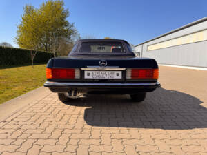 Afbeelding 22/59 van Mercedes-Benz 560 SL (1986)