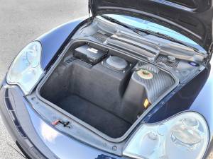 Image 14/16 of Porsche 911 Carrera 4S (2002)