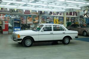Bild 2/50 von Mercedes-Benz 230 (1977)