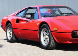 Image 16/61 of Ferrari 308 GTBi (1982)