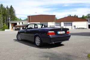 Image 2/21 de BMW 320i (1994)
