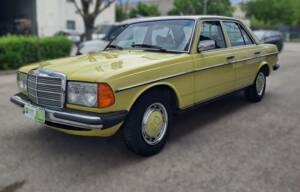 Bild 16/49 von Mercedes-Benz 200 (1979)
