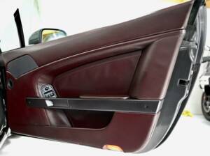 Image 33/50 de Aston Martin V8 Vantage (2006)