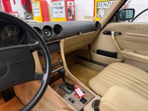 Image 10/14 de Mercedes-Benz 560 SL (1988)