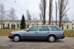 Bild 11/32 von Mercedes-Benz 280 TE (1993)