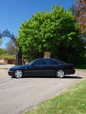 Immagine 50/50 di Mercedes-Benz E 55 AMG (1999)