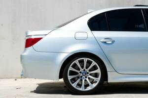 Bild 8/46 von BMW M5 (2005)