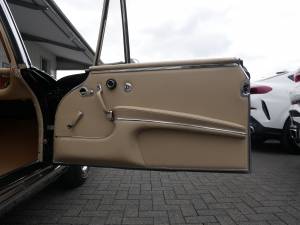 Image 21/25 of Mercedes-Benz 220 SE b (1963)