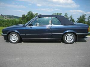 Bild 41/50 von BMW 325i (1989)