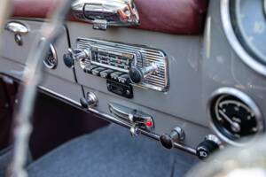 Image 14/46 of Mercedes-Benz 190 SL (1960)