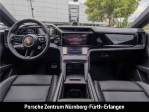 Image 22/50 of Porsche Cayenne S Electric (2026)