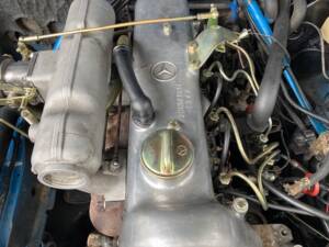 Image 13/33 of Mercedes-Benz 220 D (1972)