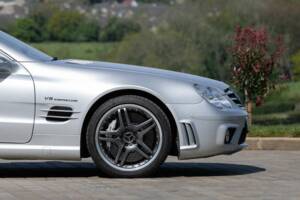 Image 39/40 de Mercedes-Benz SL 55 AMG (2007)