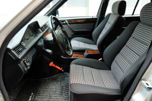 Imagen 15/75 de Mercedes-Benz E 280 T (1994)